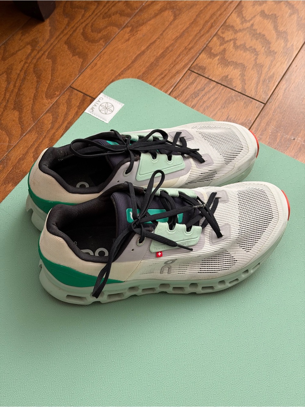 On Cloudstratus White Women’s Athletic Shoes White & Green, US 9.5